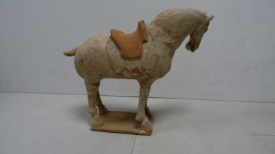 Cheval en terre cuite. Chine, . Epoque Tang 2