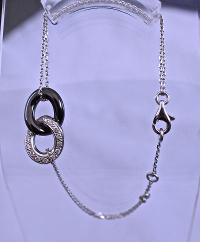 Bracelet contemporain avec un anneau en céramique 2