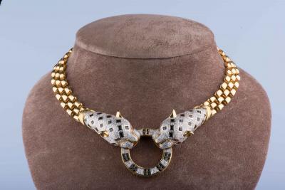 Collier panthère en or jaune 18 ct 26 saphirs baguettes 24 saphirs baguettes 4 rubis 96 diamants env. 1.92 ct au total 2