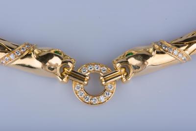 Collier panthère en or jaune 18 ct 18 diamants env. 0.36 ct au total 11 diamants env. 0.44 ct au total 2 émeraudes 2