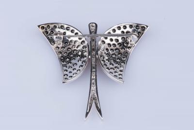 Broche papillon en or blanc 108 diamants noirs 2