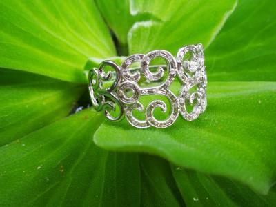 Bague en or gris sertie de diamants 2