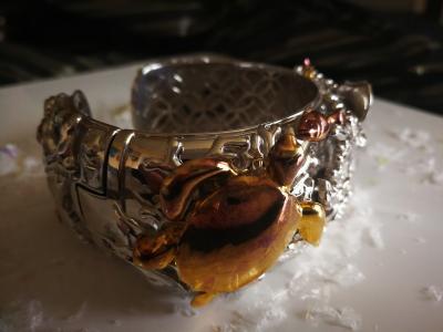 Bracelet jonc ouvrant  en argent et vermeil à motifs marins 2