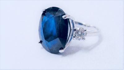 Platinum Sapphire diamond trilogy ring 2