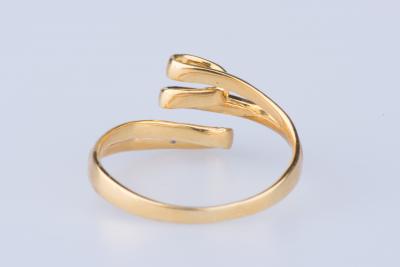 Bague en Or jaune 18ct (750 /1000) 3 diamants à 0,015 ct au total 2