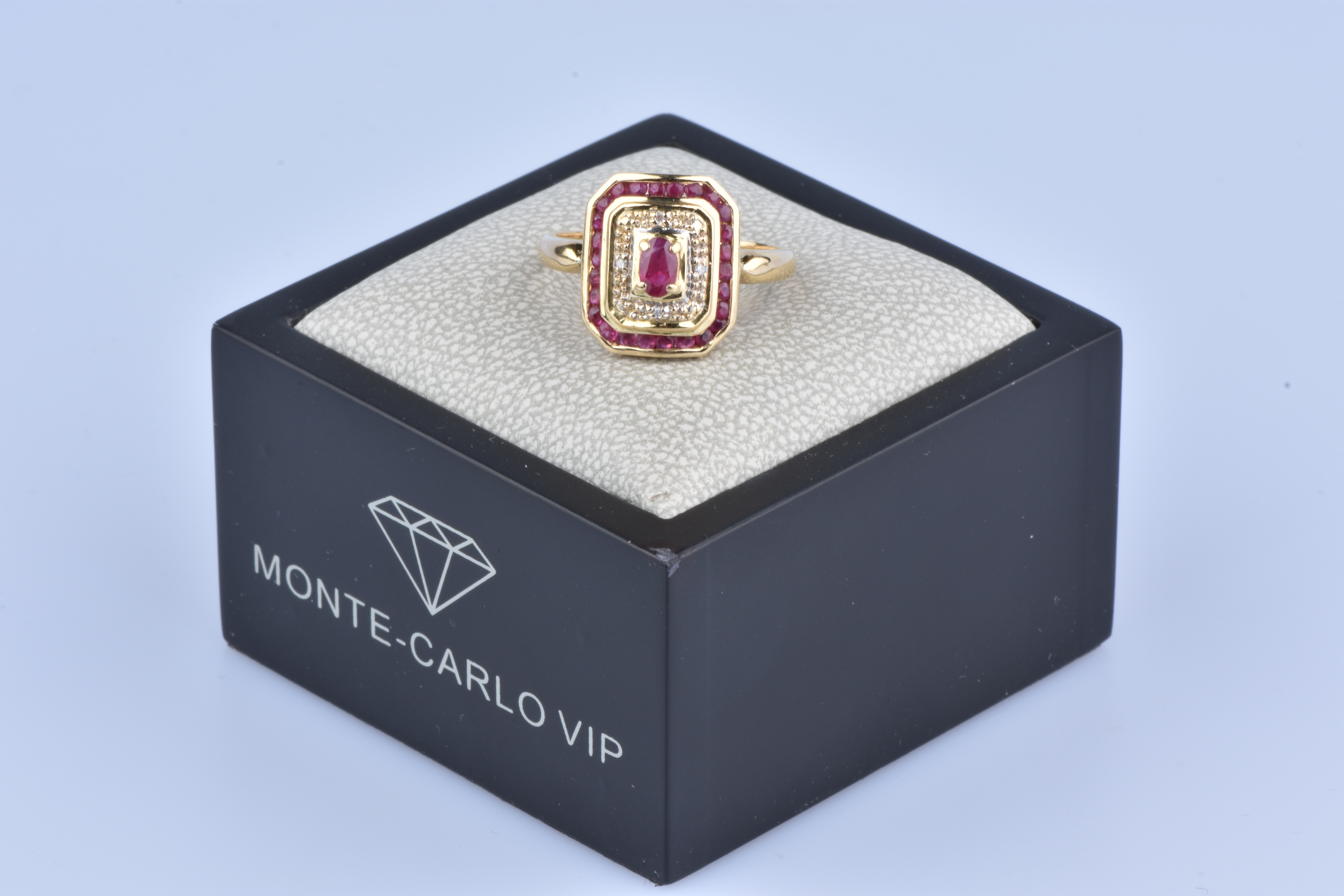 Bague En Or 18 Carats (750/1000) Avec Petit Rubis - Taille 49 - 1,51 Grammes - Occasion