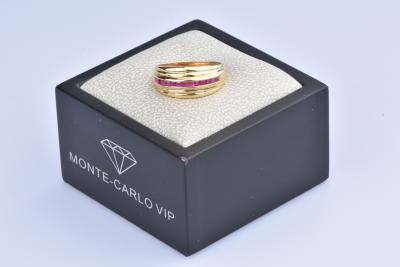 Bague en Or Jaune 18 ct ( 750/1000) 14 Rubis Princesses 0,23 ct au total 2