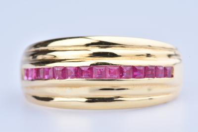 Bague en Or Jaune 18 ct ( 750/1000) 14 Rubis Princesses 0,23 ct au total 2