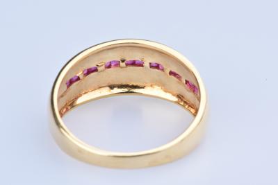 Bague en Or Jaune 18 ct ( 750/1000) 14 Rubis Princesses 0,23 ct au total 2