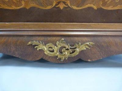 Meuble d’entre-deux à hauteur d’appui à riche décor 2