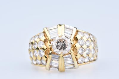 Bague en or jaune 18 ct  (750/1000) Total Carat Diamants: 1,81 ct 2
