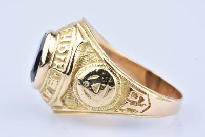 Bague Université ( BaySide) en Or Jaune 18 ct (750/1000) 1 Grenat facetté Ovale, serti clos, à env 2 ct 2