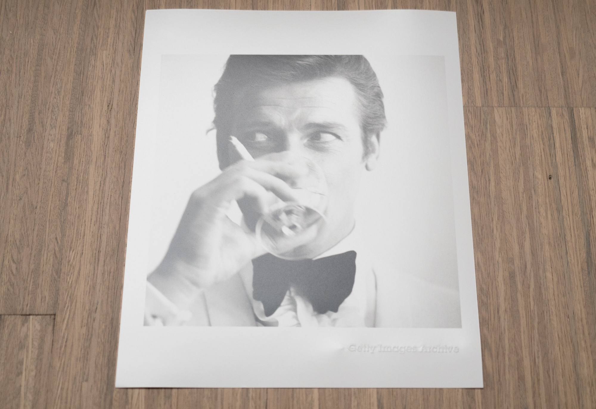 Peter Ruck - Roger Moore, &ldquo;Shaken Not Stirred&rdquo; - Fotografía - Plazzart