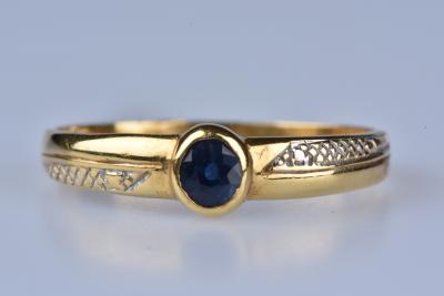 Bague en Or Jaune 18 ct et 1 Saphir serti clos 2