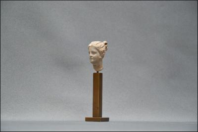 Visage en terre cuite, Grèce antique, Époque hellénistique, IIIème-Ier siècle av JC 2