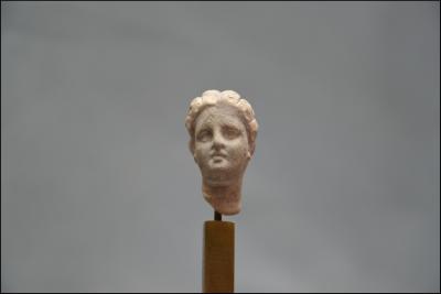 Visage en terre cuite, Grèce antique, Époque hellénistique, IIIème-Ier siècle av JC 2