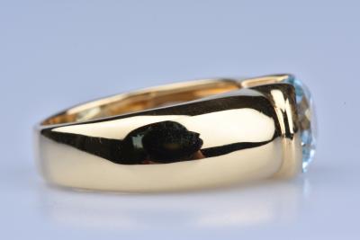 Bague en or jaune 18 ct ( 750/1000) 1 Aigue marine sertie clos à env 2,38 ct 2
