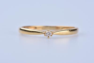 Bague Solitaire en or jaune ornée d’un 1 diamant 0,15ct