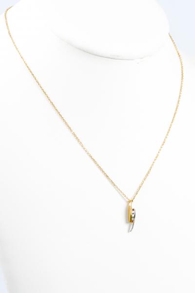 Collier orné d'un pendentif bicolore 18 carats serti de 3 diamant rond brillant de 0.03 carats 2