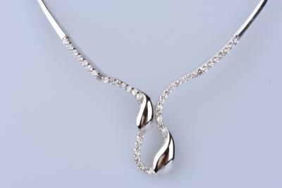 Collier en Or  blanc 18 ct (750/1000).  42 oxydes 0,42 ct. 2