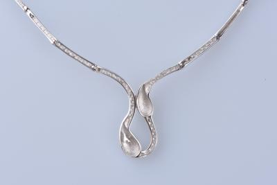 Collier en Or  blanc 18 ct (750/1000).  42 oxydes 0,42 ct. 2