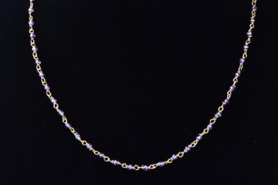 Collier en or jaune 18 ct (750/1000), 53 pieres semi-précieuses violettes. 2