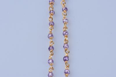 Collier en or jaune 18 ct (750/1000), 53 pieres semi-précieuses violettes. 2