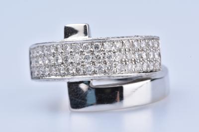 Bague en Or blanc 18 ct (750/1000) sertie de 93 diamants ronds brillants 2