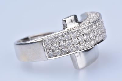 Bague en Or blanc 18 ct (750/1000) sertie de 93 diamants ronds brillants 2