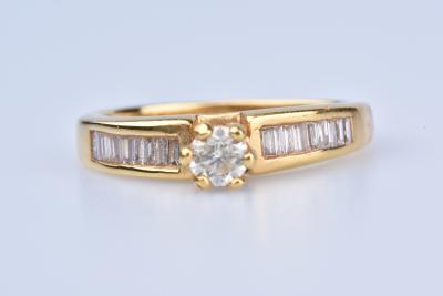 Bague solitaire en Or jaune et diamant rond brillant 2