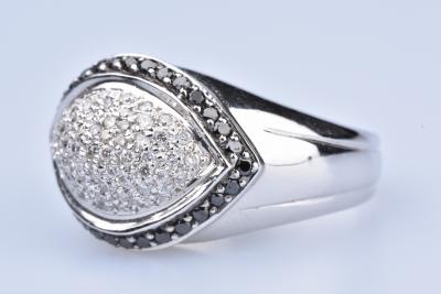 Bague en Or blanc 18 ct sertie de 54 diamants ronds brillants et 30 diamants 2