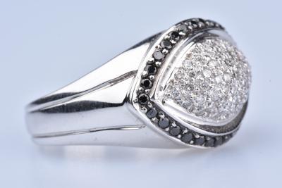 Bague en Or blanc 18 ct sertie de 54 diamants ronds brillants et 30 diamants 2