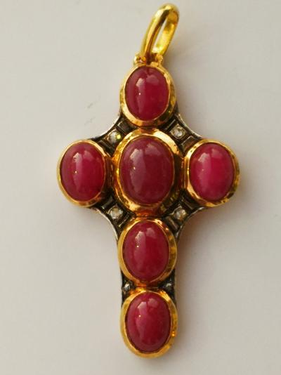 PENDENTIF Croix ancien or 18 carats( 750 / 1000 ) Rubis et diamants 2