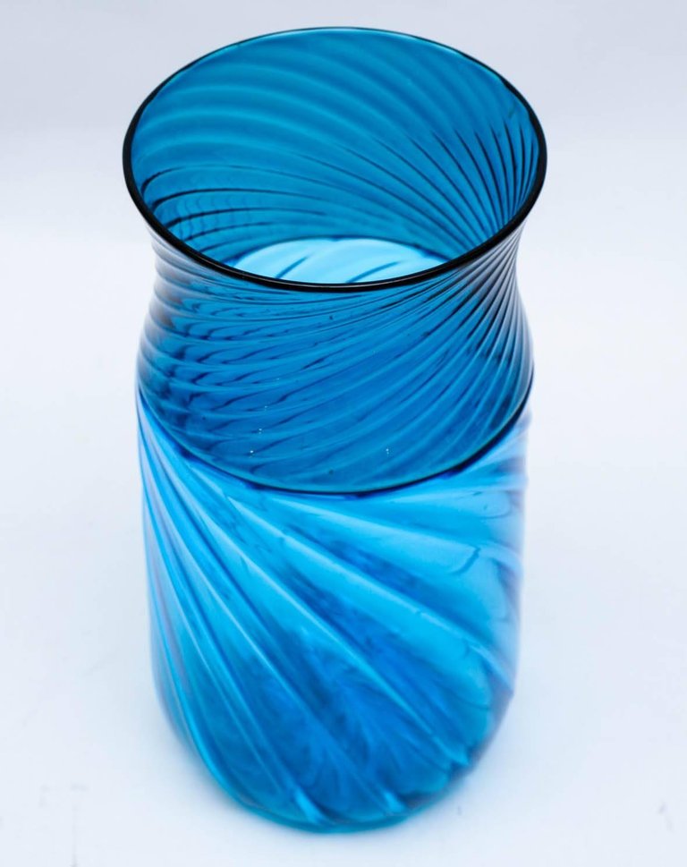 Venini Vase in blue Murano glass, 1970, signed XXth, XXIst centuries furniture, Art Nouveau