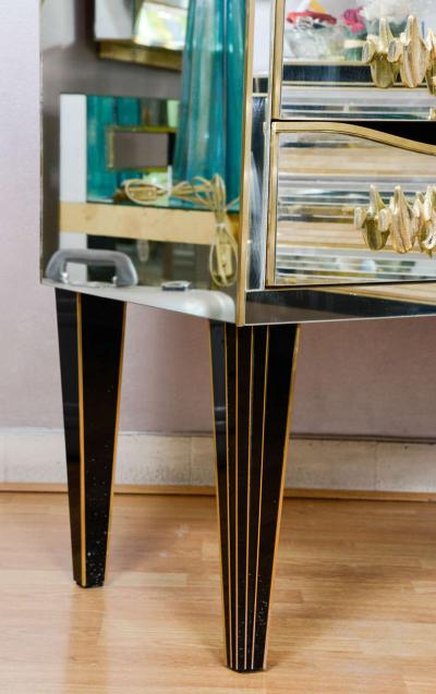 Italie - Commode recouverte de miroirs, 1969 2