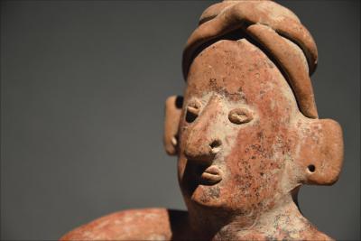 Art précolombien, Statuette d’homme assis, Mexique, Culture Colima, 300 av - 300 ap JC 2