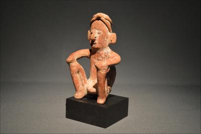 Art précolombien, Statuette d’homme assis, Mexique, Culture Colima, 300 av - 300 ap JC 2