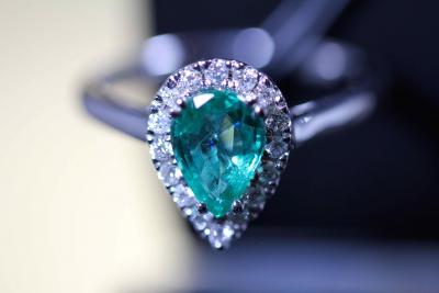 Haute Joaillerie -Bague en or blanc 18 kt 2