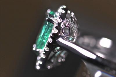 Haute Joaillerie -Bague en or blanc 18 kt 2