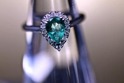Haute Joaillerie -Bague en or blanc 18 kt 2