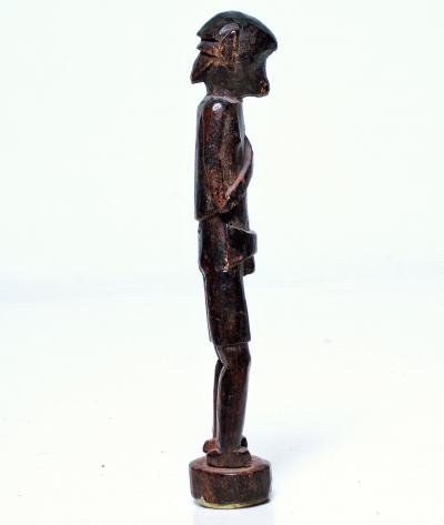 Bornéo, Statuette Dayak servant de charme de protection 2