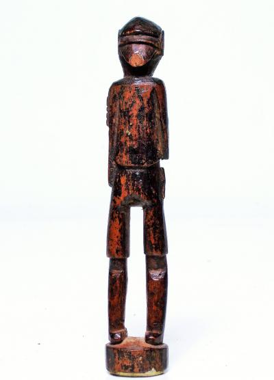 Bornéo, Statuette Dayak servant de charme de protection 2