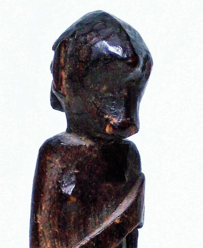 Bornéo, Statuette Dayak servant de charme de protection 2