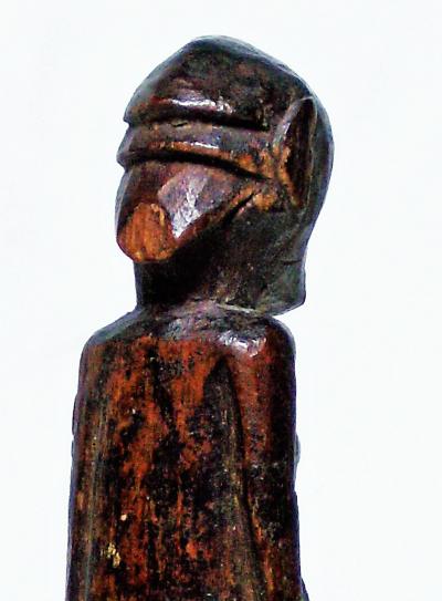 Bornéo, Statuette Dayak servant de charme de protection 2