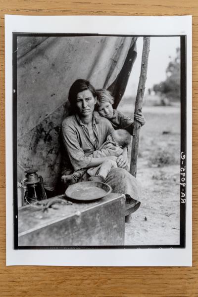 Dorothea Lange - Migrant Mother set 2