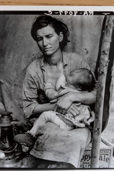 Dorothea Lange - Migrant Mother set 2