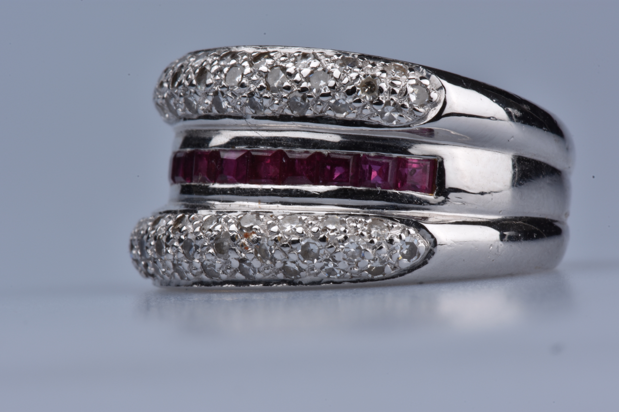 Bague Femme Plaquée Or 18K 5 Microns - Taille 62 - Pavé De Diamants CZ - Design Multi-rail Entrelacé