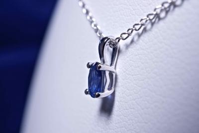 Collier en or blanc 18 carats 2