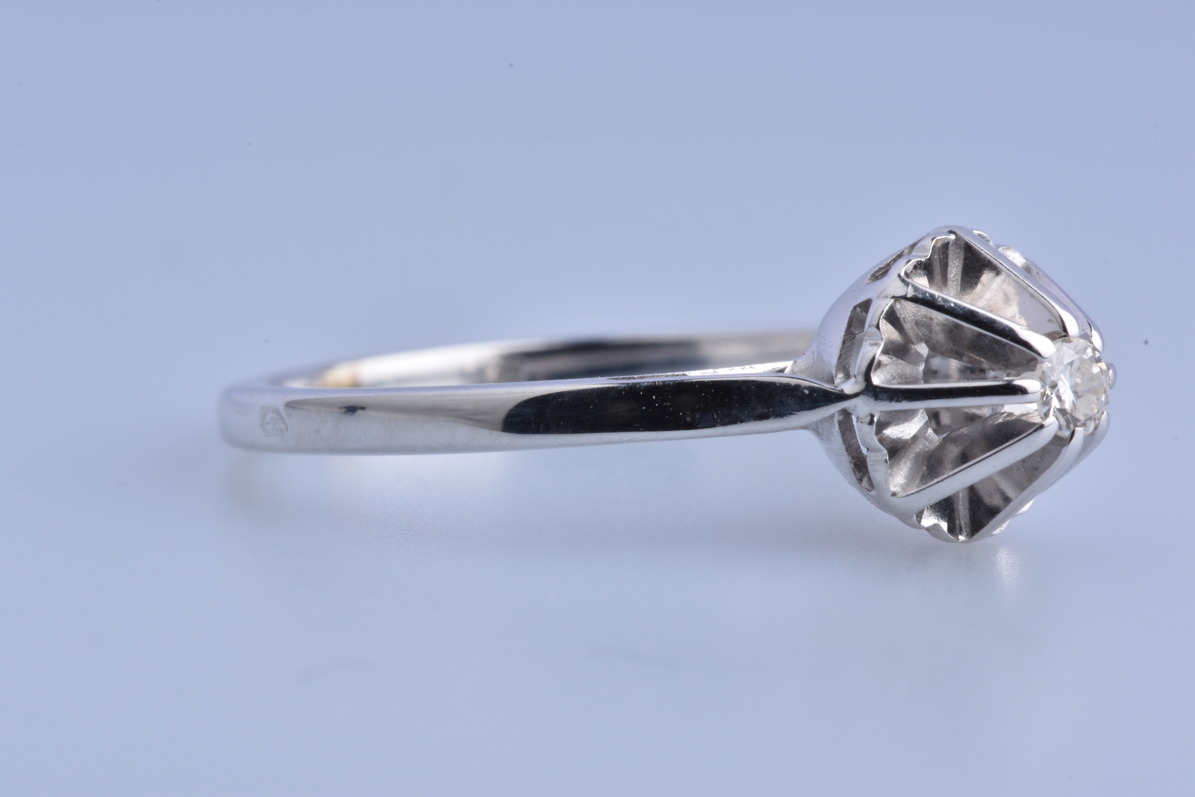 Bague Ancienne En Or 18 Carats Avec Une Perle De Tahiti Noire - Taille 58, 198g