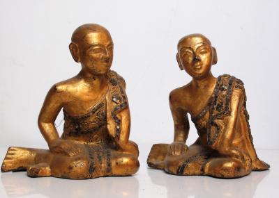 Paire de moines ou adorants en bois laqué de Birmanie 2